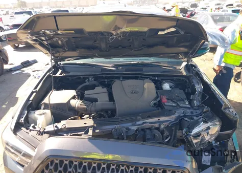 2023 Toyota Tacoma Double Cab/Ltd z USA, uszkodzony, nr VIN 3TYGZ5AN3PT112380